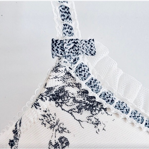 Authentic NEW Dolce & Gabbana  no tags. Delicate French Toile Pattern Ivory Bra - Picture 4 of 10